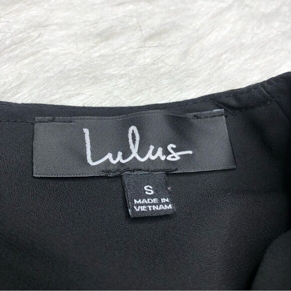 Lulus Women’s Short Sleeve Cutout Chic of Perfection Black Shift Dress Size S - Picture 13 of 14